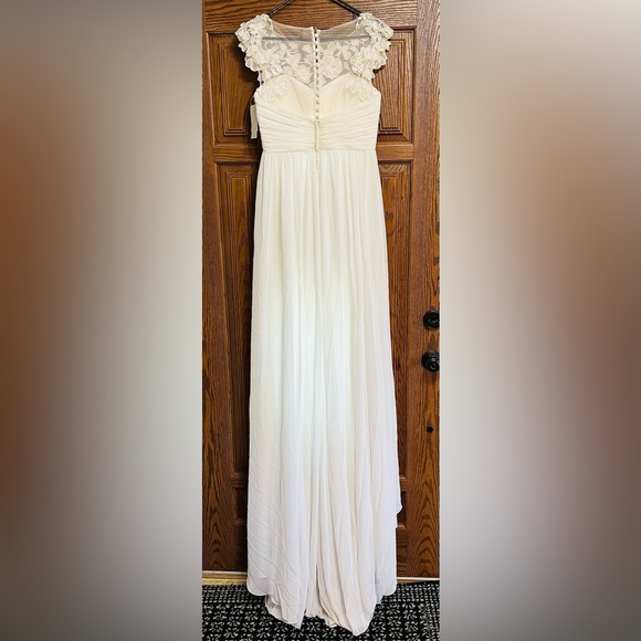 NWT cap sleeve chiffon a-line with floral applique SIZE 6, color: soft w… - Picture 2 of 13